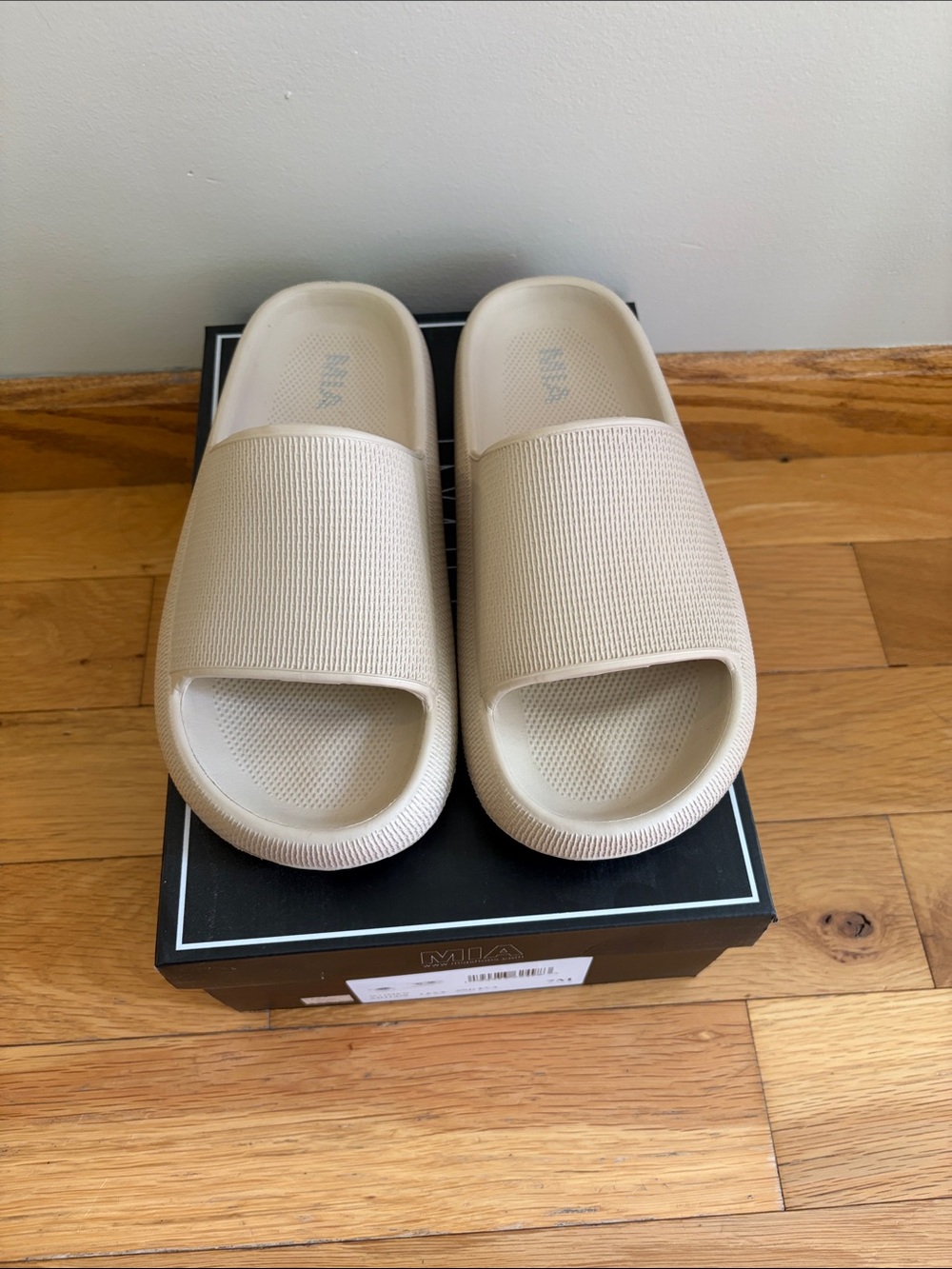 Womens Slip-On Shower Slides in Beige
